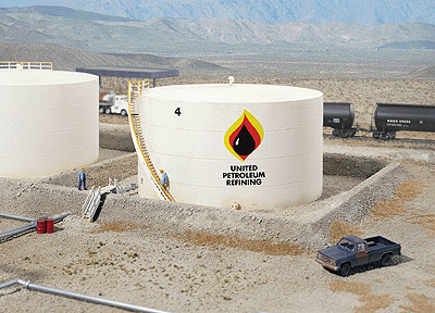 Wide Oil Storage Tank w/Berm