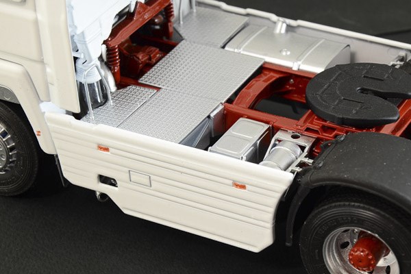 Iveco Turbostar 190.48 Special 1/24 - 5
