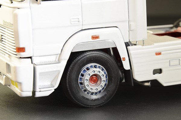 Iveco Turbostar 190.48 Special 1/24 - 4