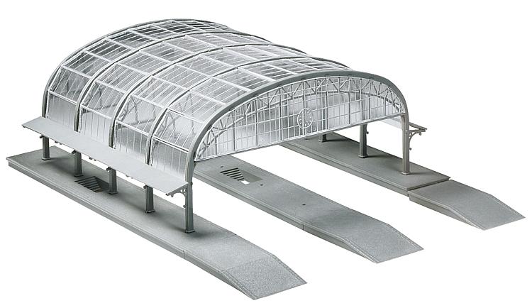 Stationshall med glastak. - 2