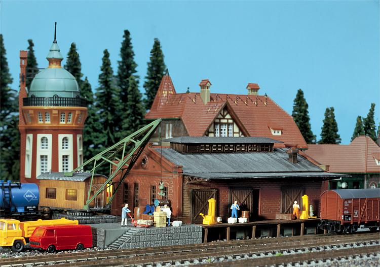 Freight Shed with crane, Faller