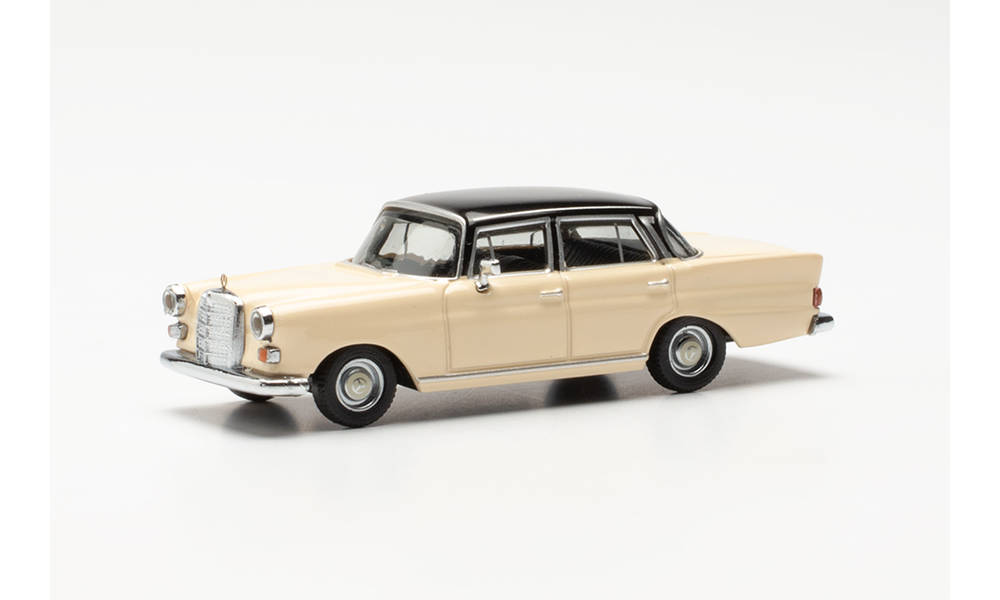 MB 200, ivory/black