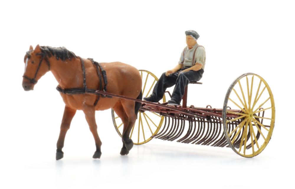 Hay rake with horse + figure