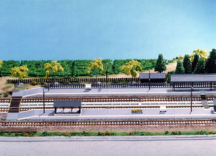 Ländlicher Bahnsteig, einzeln