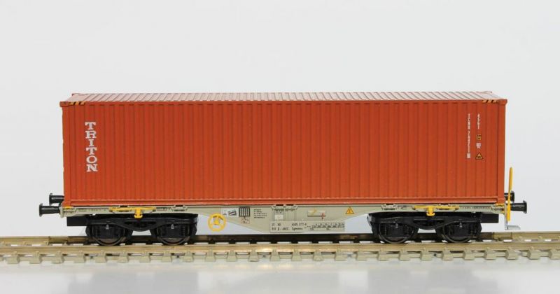 VTG/AAEC  Sgmmns 40 loaded with a 40ft HC container Triton