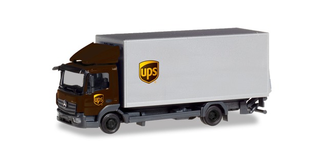 MB skåpbil med bakgavellyft 'UPS'