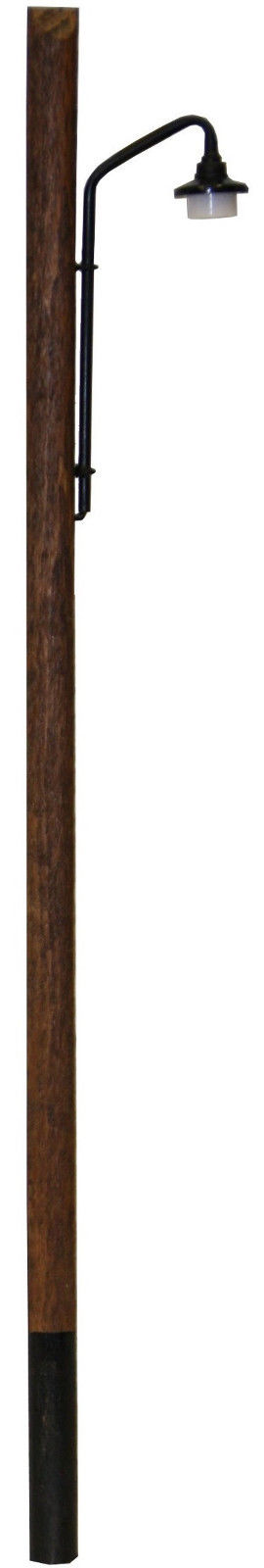 Lampa på trästolpe 180mm, skala 0