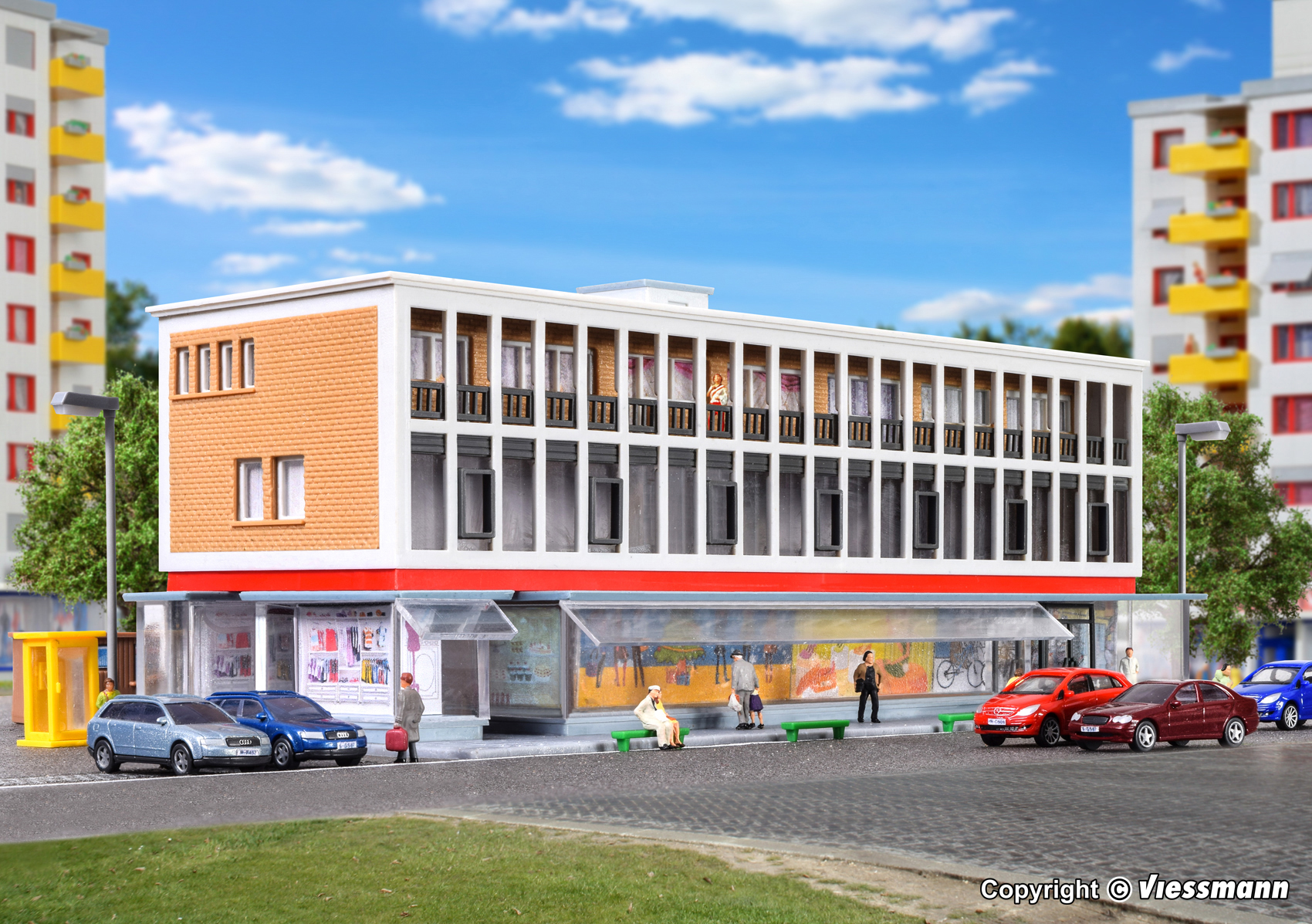 Kontorsbyggnad med affärer i bottenplan - 2