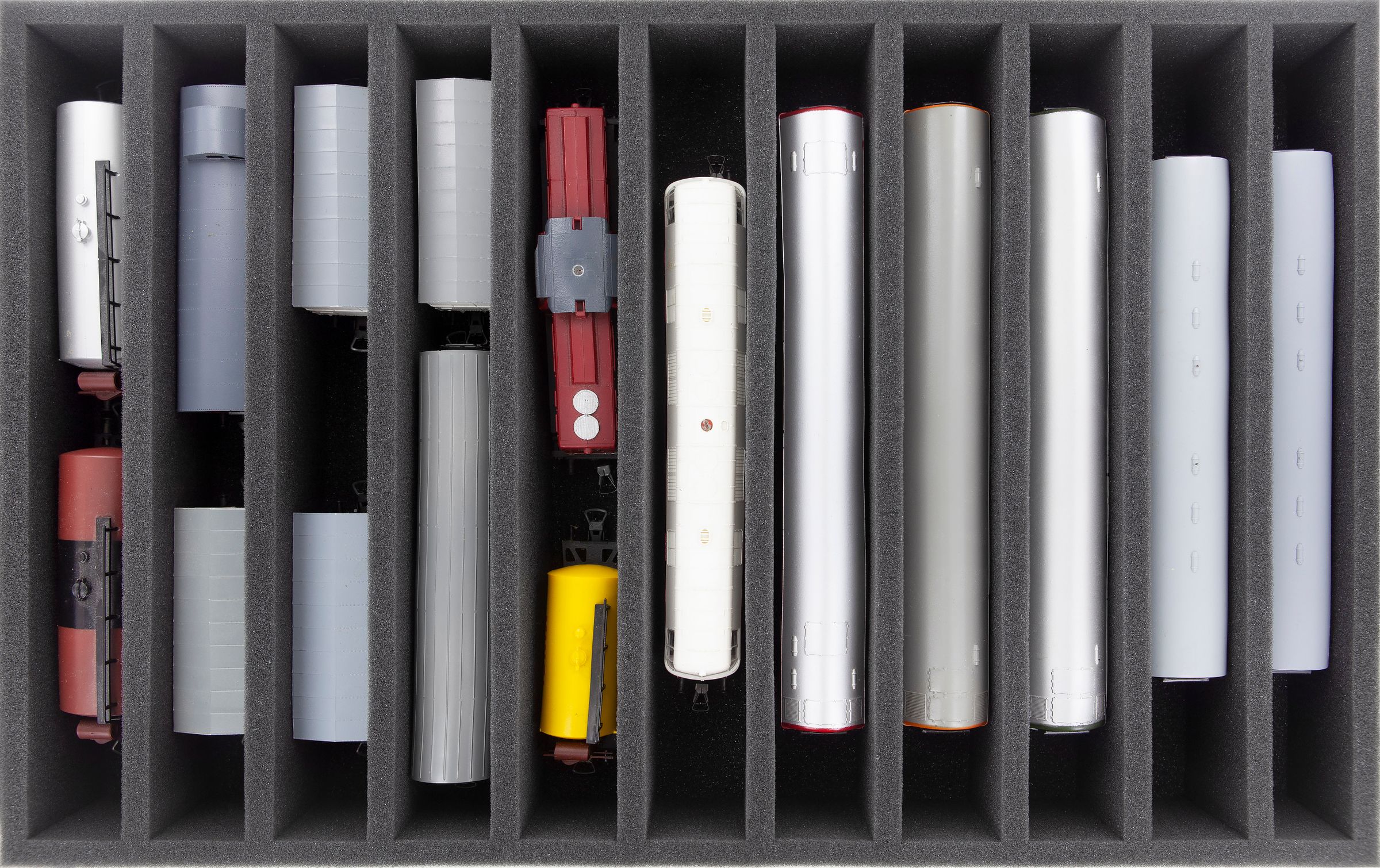 Euro Box / Container Case for model railway locomotives, wagons and vehicles - 11 slots for H0 Gauge - vertical - 2