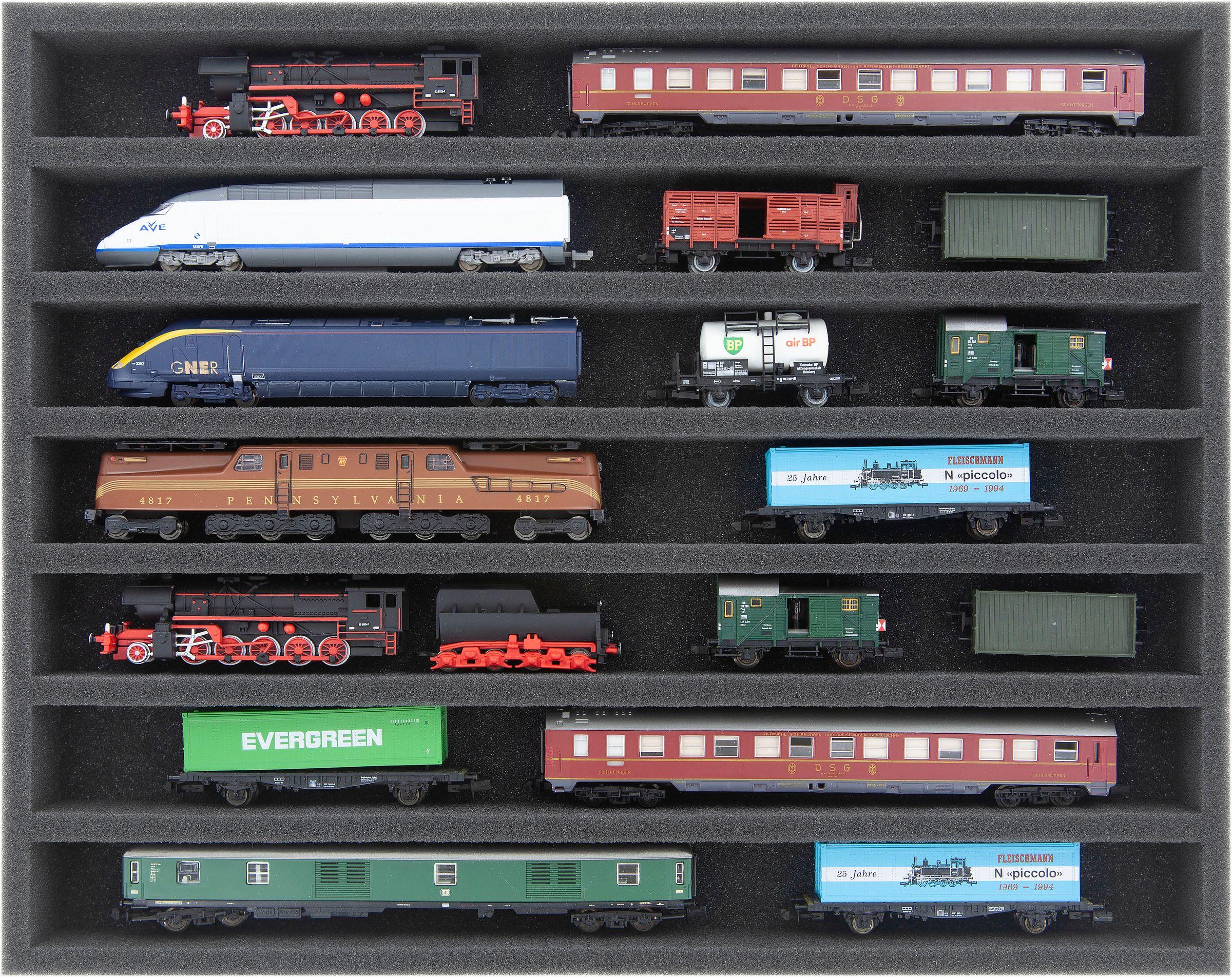 Feldherr Storage Box FSLB040 for model railway locomotives, wagons and vehicles - 7 slots for N gauge - horizontal - 2