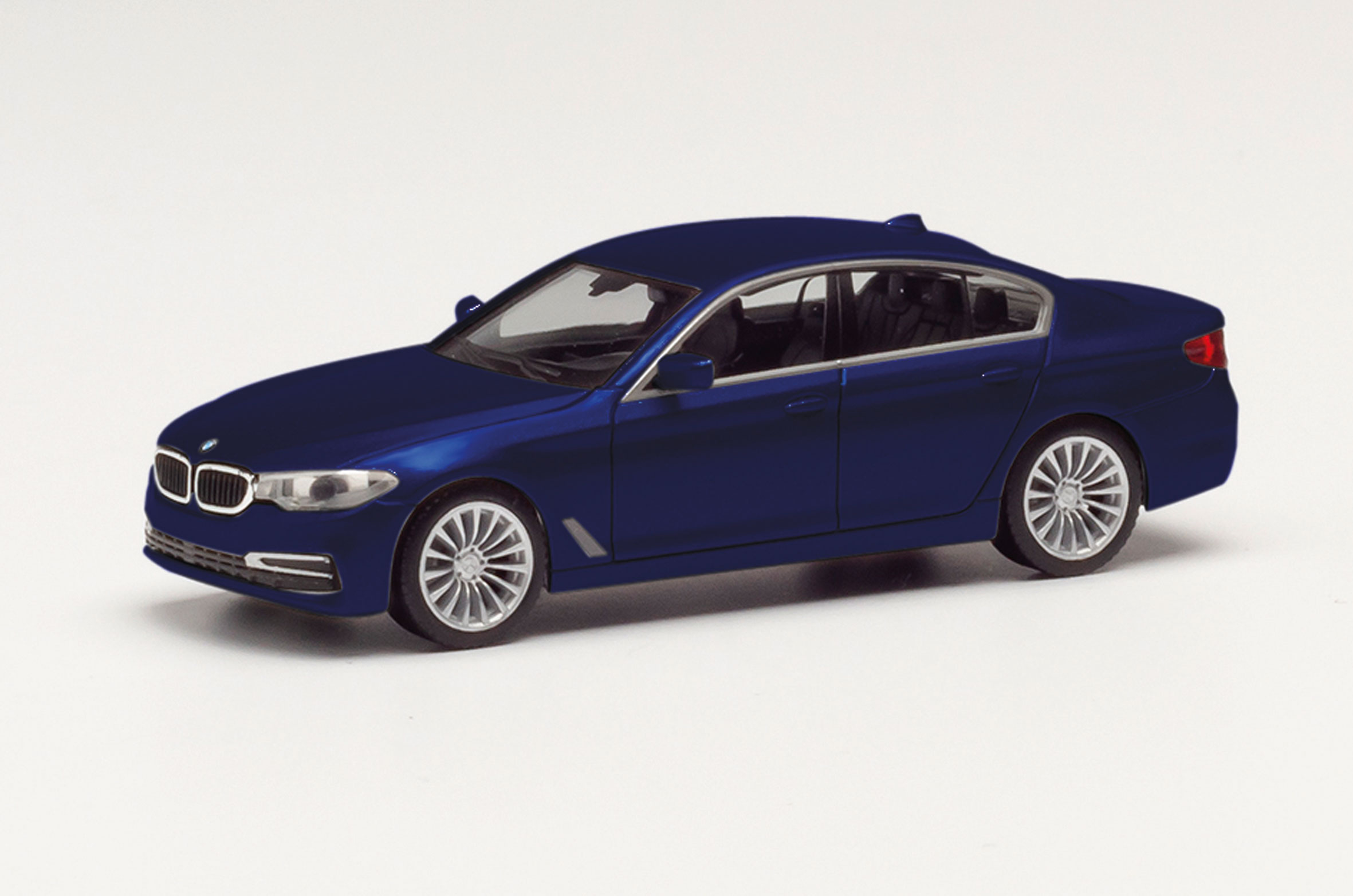 BMW 5er Limousine, tansanitblå