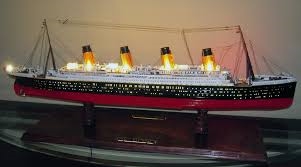 R.M.S. Titanic incl. LED set 1/200