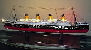 R.M.S. Titanic incl. LED set 1/200