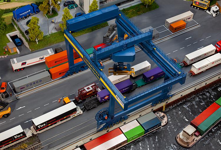 Containerbrücke GVZ Hafen Nür - 2