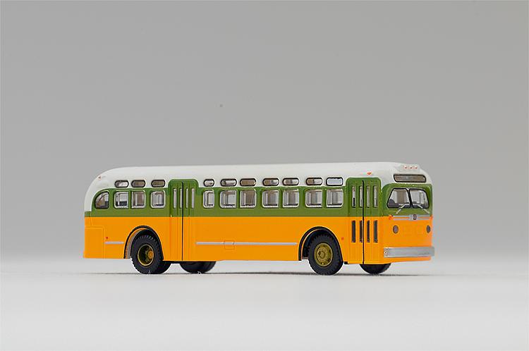 Buss GMC gul, motoriseras med chassi WNB-L01