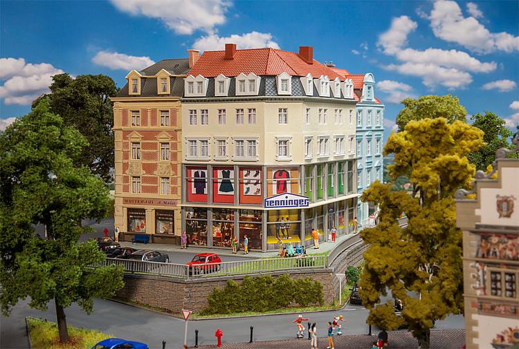 Hörnhus med galleria 'Henninger'