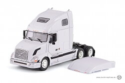 Volvo VNL 630 / 670 6x4, vit
