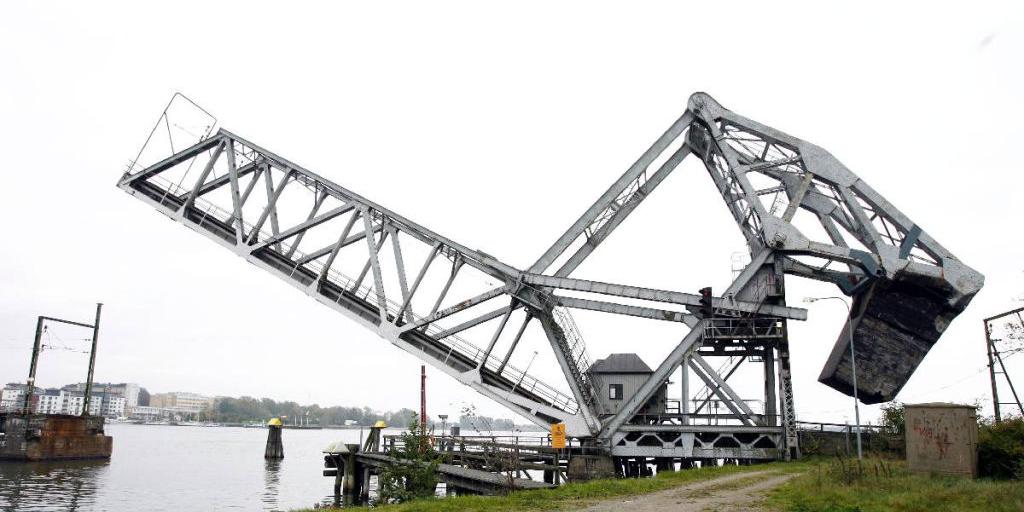 Operating Single-Track Railroad Bascule Bridge - 2