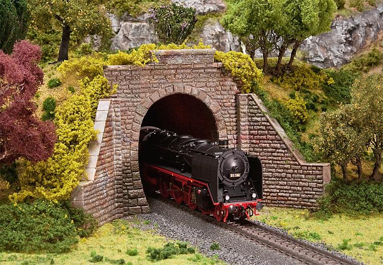Tunnelportal für Dampf- und O