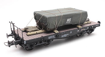 Cargo: Shipping crate under tarpaulin "NS"