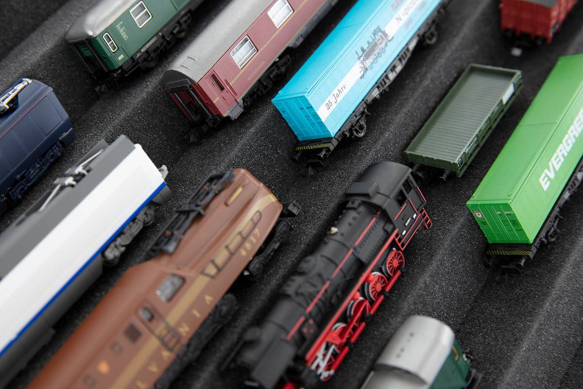Euro Box mit Zugliege - 10 compartments for N Gauge - for model railway locomotives, wagons and vehicles - 3