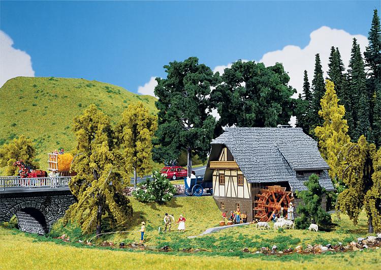 Liten lantgård med kvarn