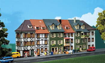 Hus i relief, 6st