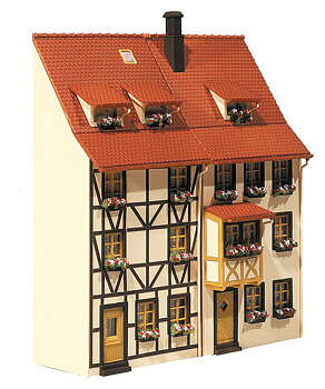 Hus i relief, 2st