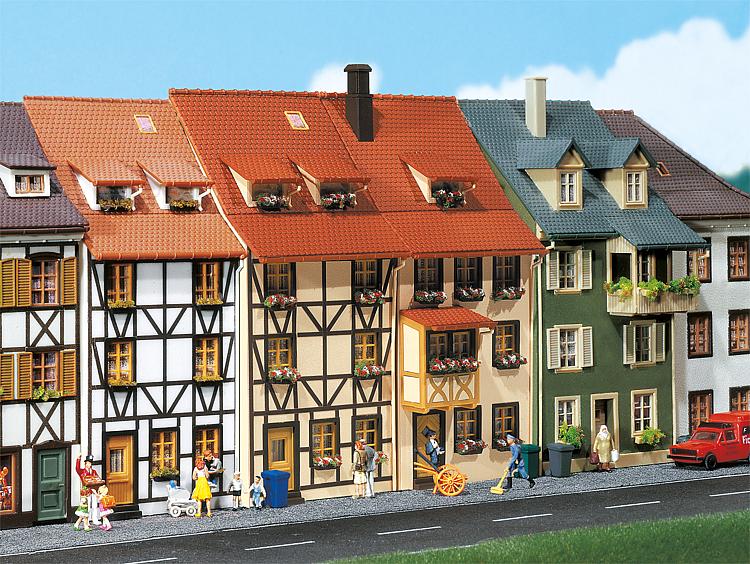Hus i relief, 2st