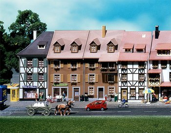 Hus i relief, 2st