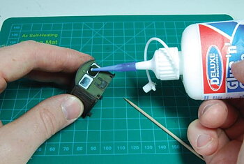 Glue' n' glaze