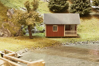 Svenskt trädgårdshus med veranda, röd