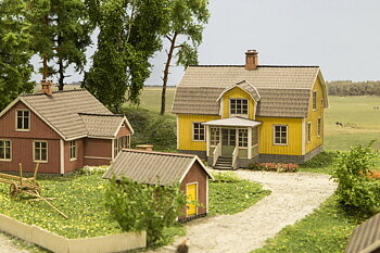 Svensk gul villa med mansardtak