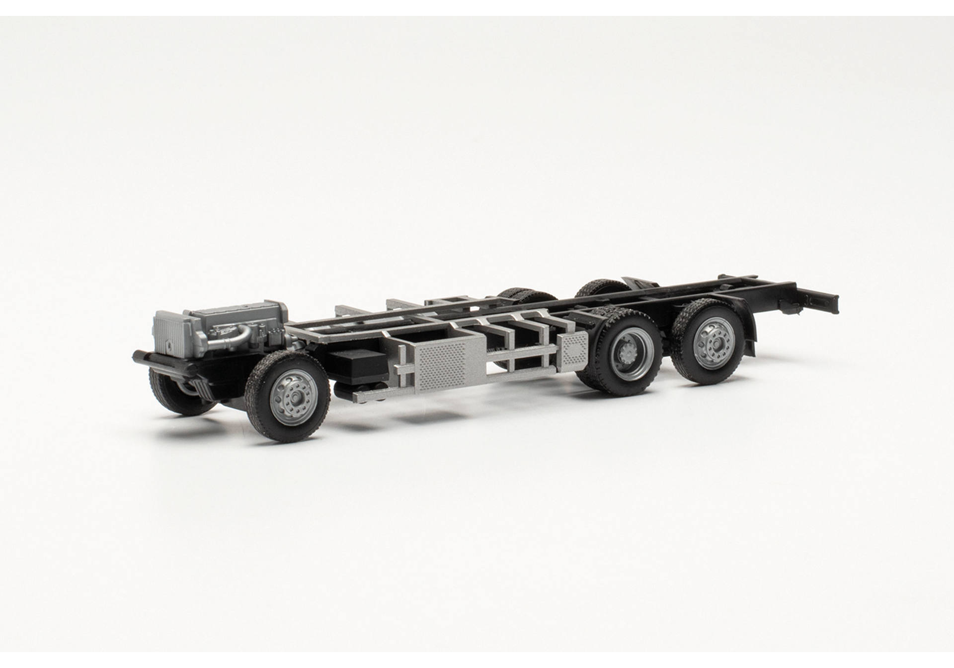 TS FG Iveco S-Way LNG 7,82m