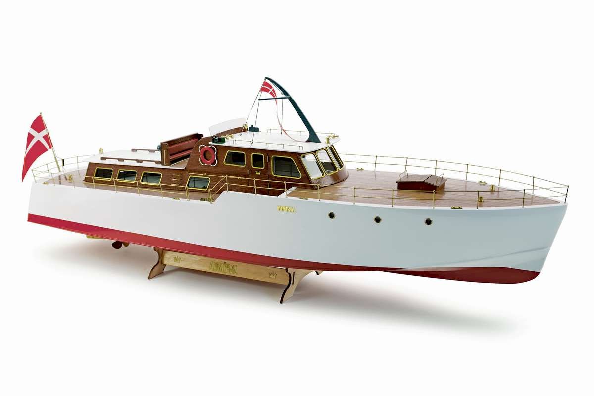 Admiral with wooden hull 1/20
