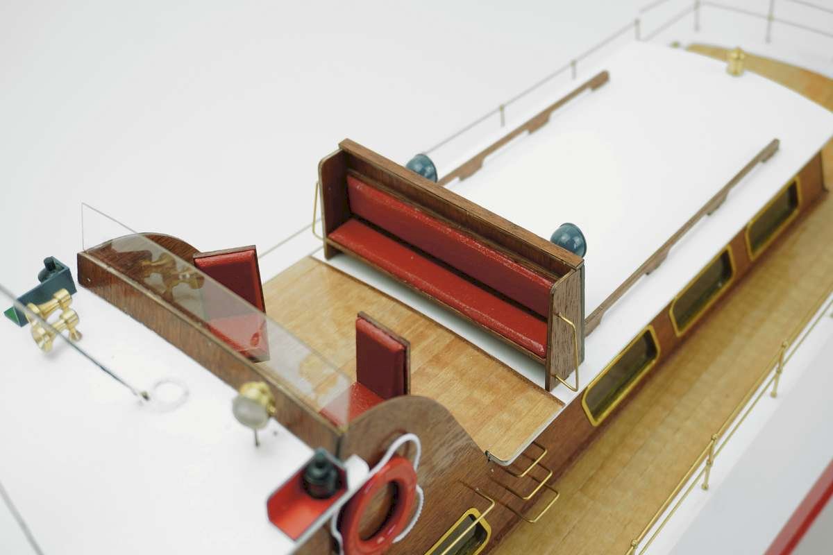 Admiral with wooden hull 1/20 - 4