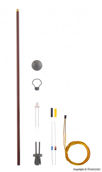 Lampa på trästolpe DR, varmvit