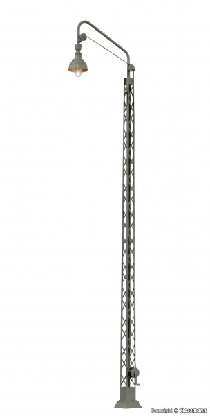 Lampa på fackverksstolpe, varm