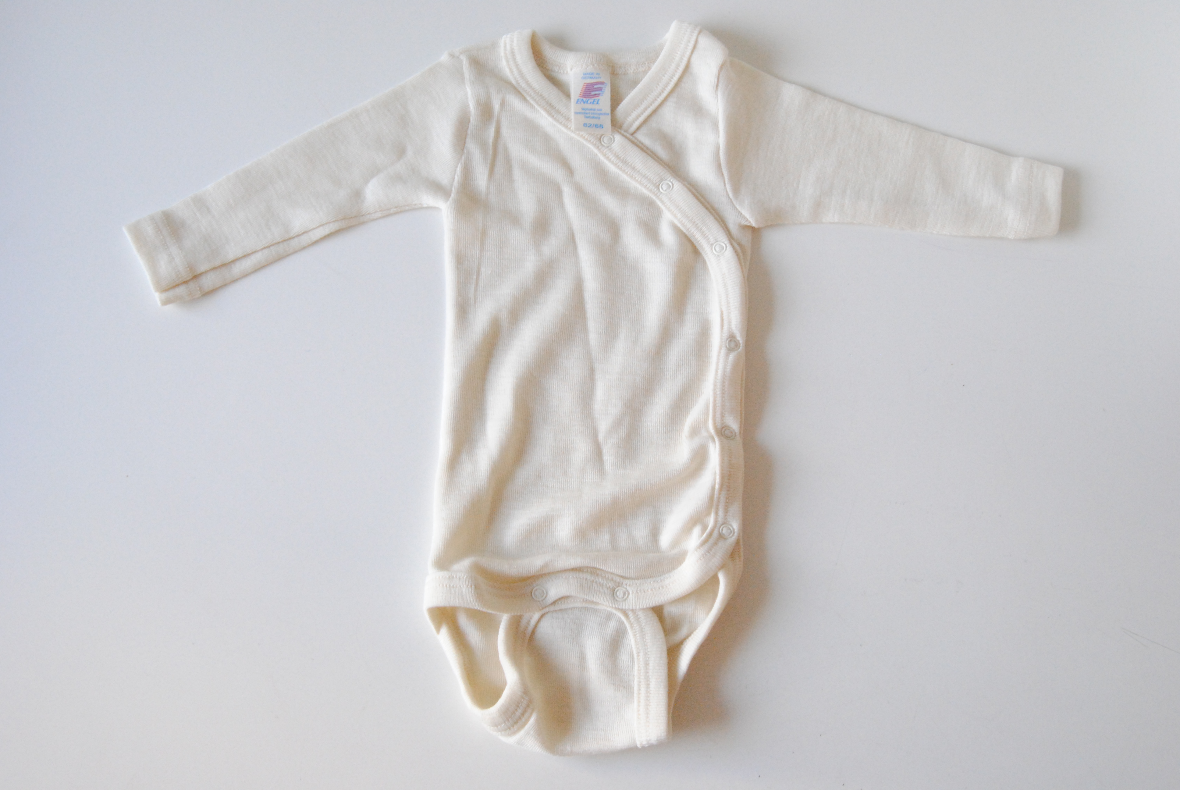Engel Natur ullsilke body omlott baby GOTS-certifiered   - Natural - liggande framifrån