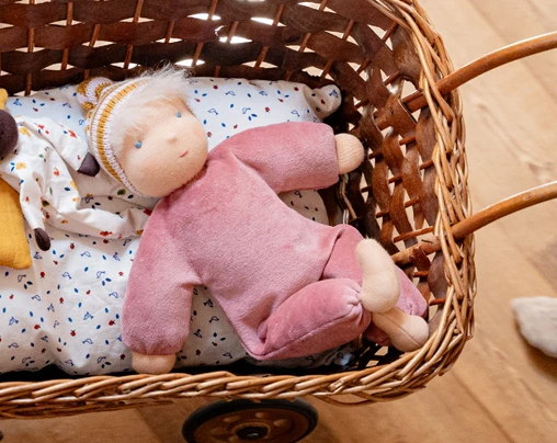 Hållbar och vacker docka