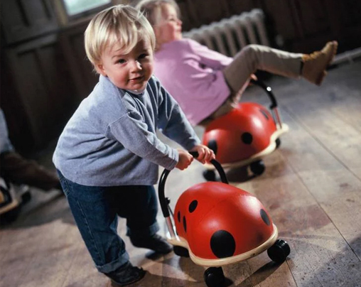 Något roligt som rullar eller gungar!