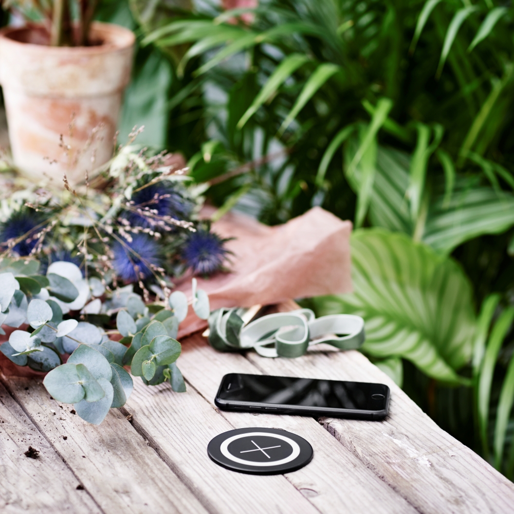 Axessline Qi Wireless Charger, Svart