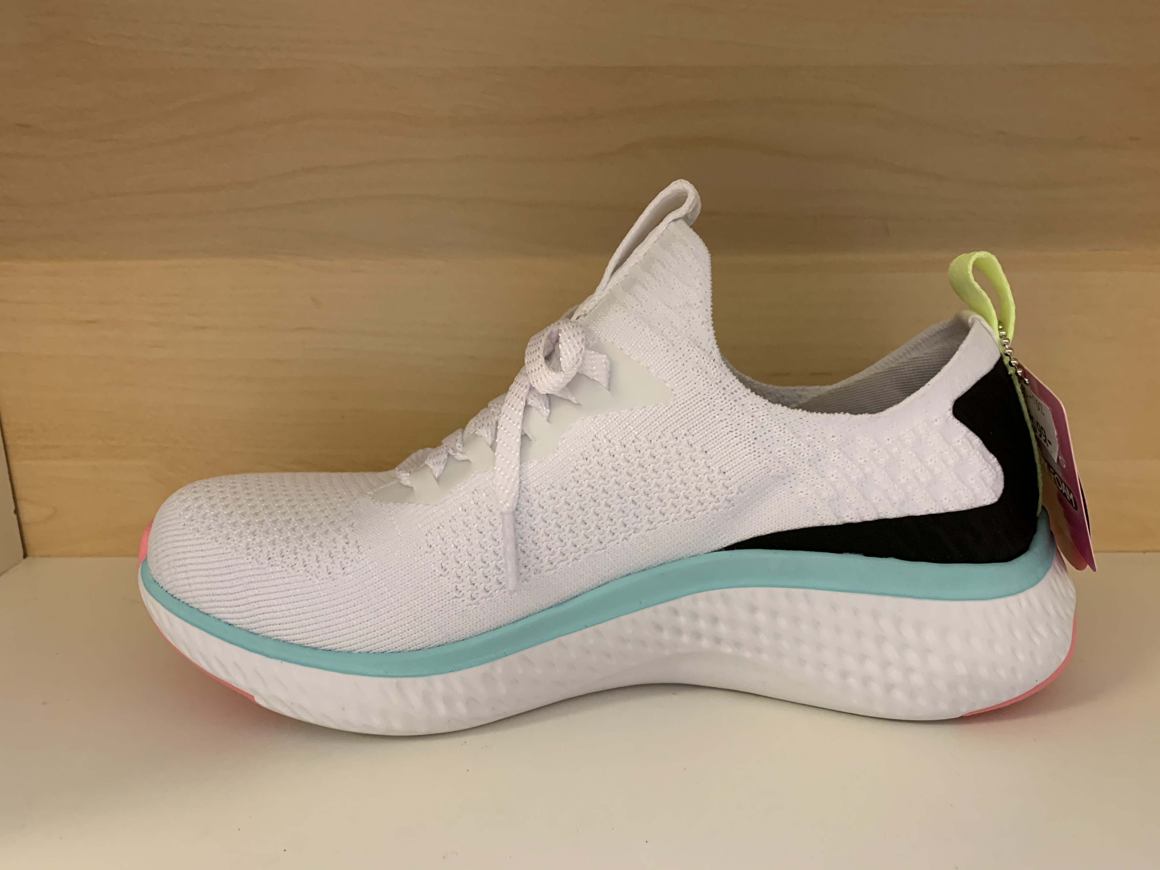 Skechers Womens Solar Fuse med Memory Foam innersula. Vit/tukos/svart/rosa STRETCH FIT .  "Fusk"-snörning. - 3