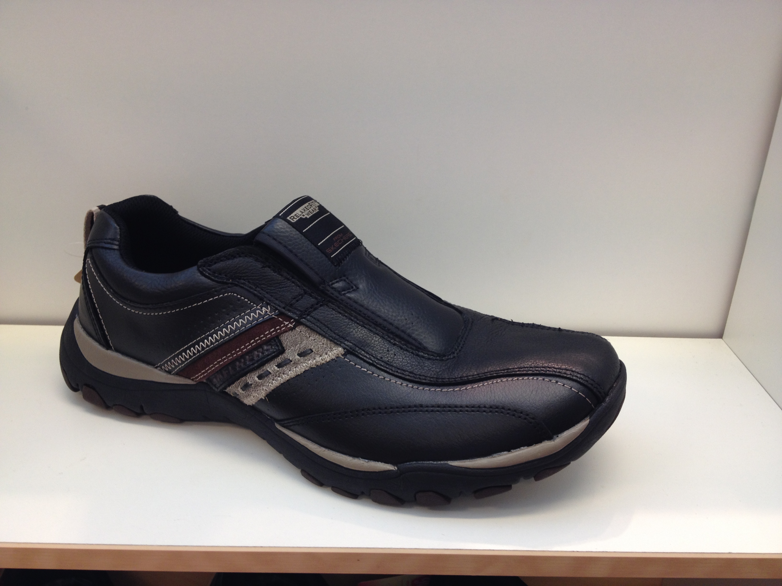 Herrsko i skinn, Skechers