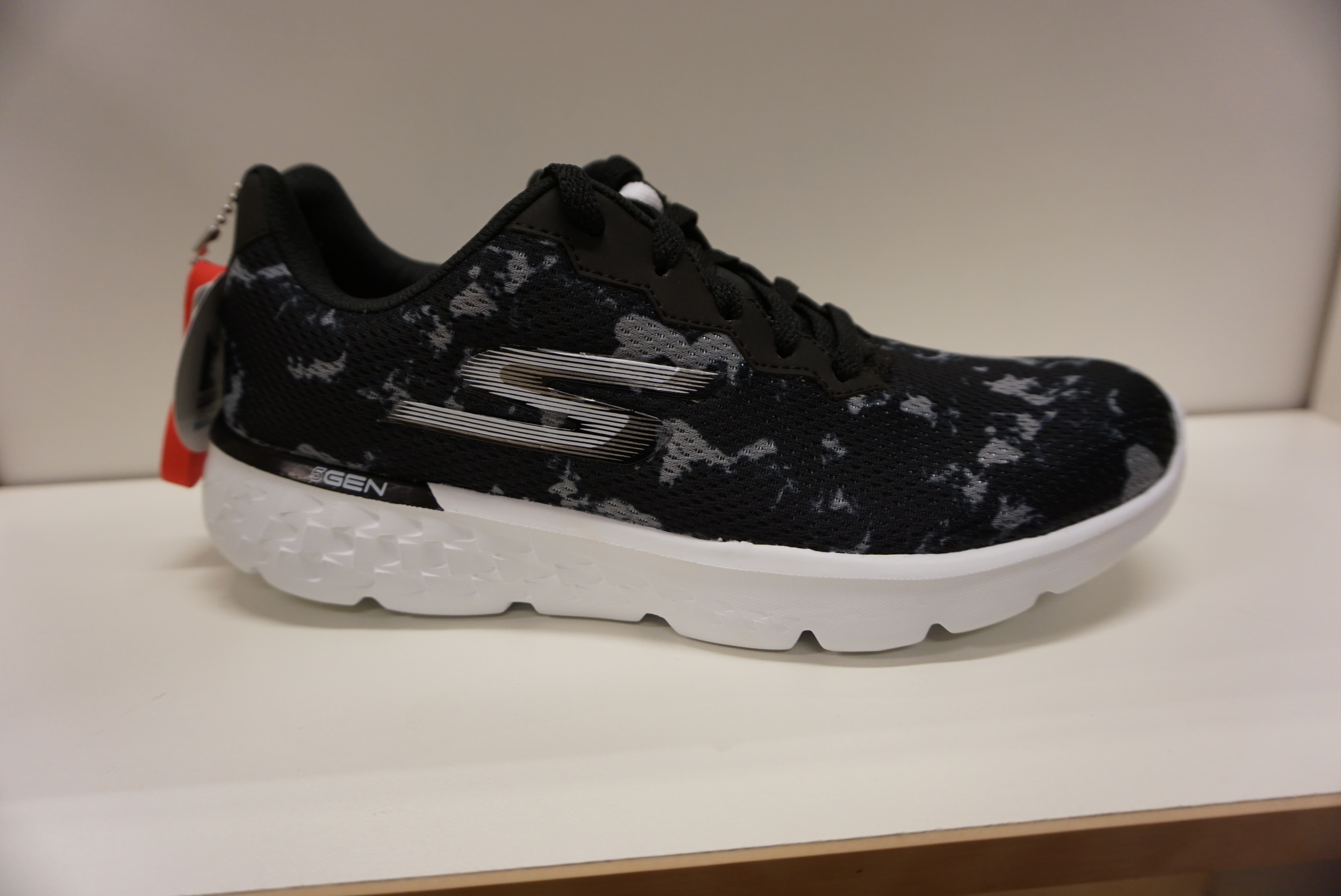 SKECHERS-damsko "Goga RUN"  Svart och grå. - 2