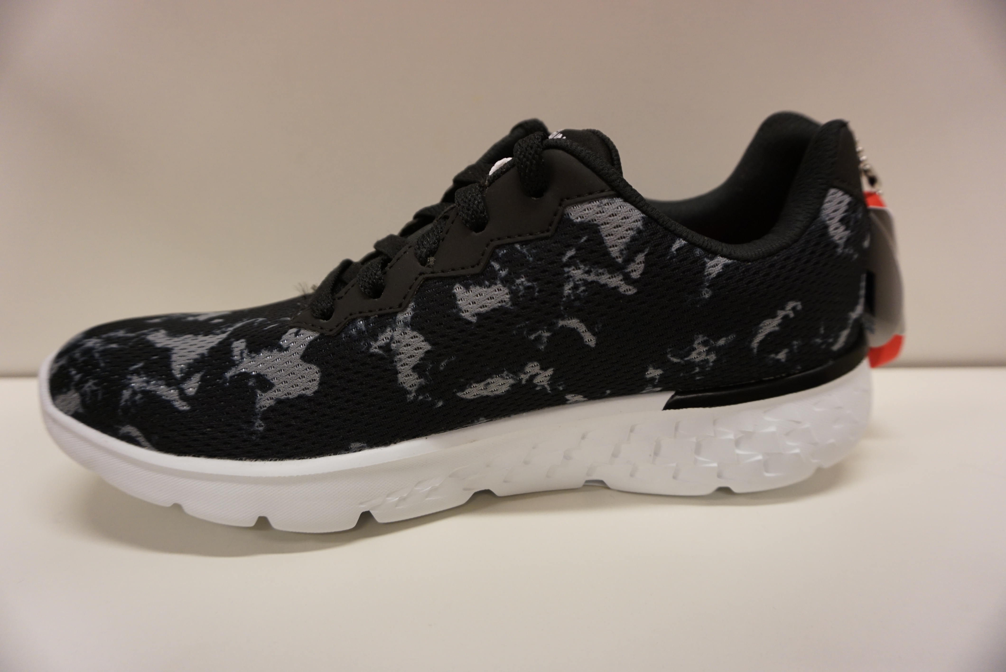 SKECHERS-damsko "Goga RUN"  Svart och grå. - 3
