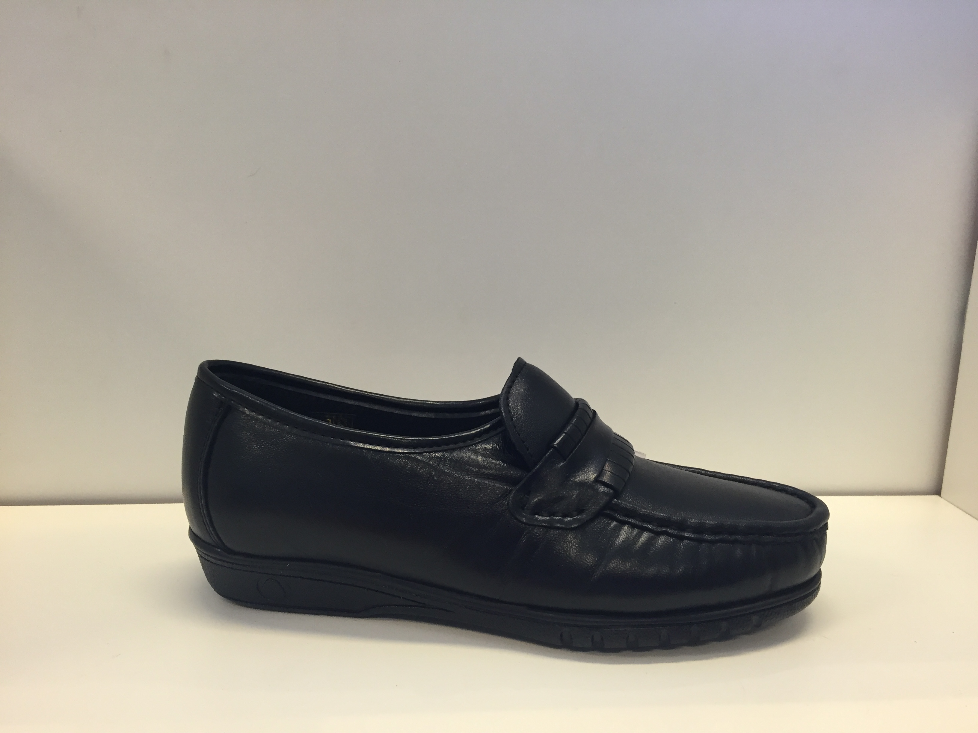Promenadek, dam. Mjukt nappaskinn,svart loafermodell.