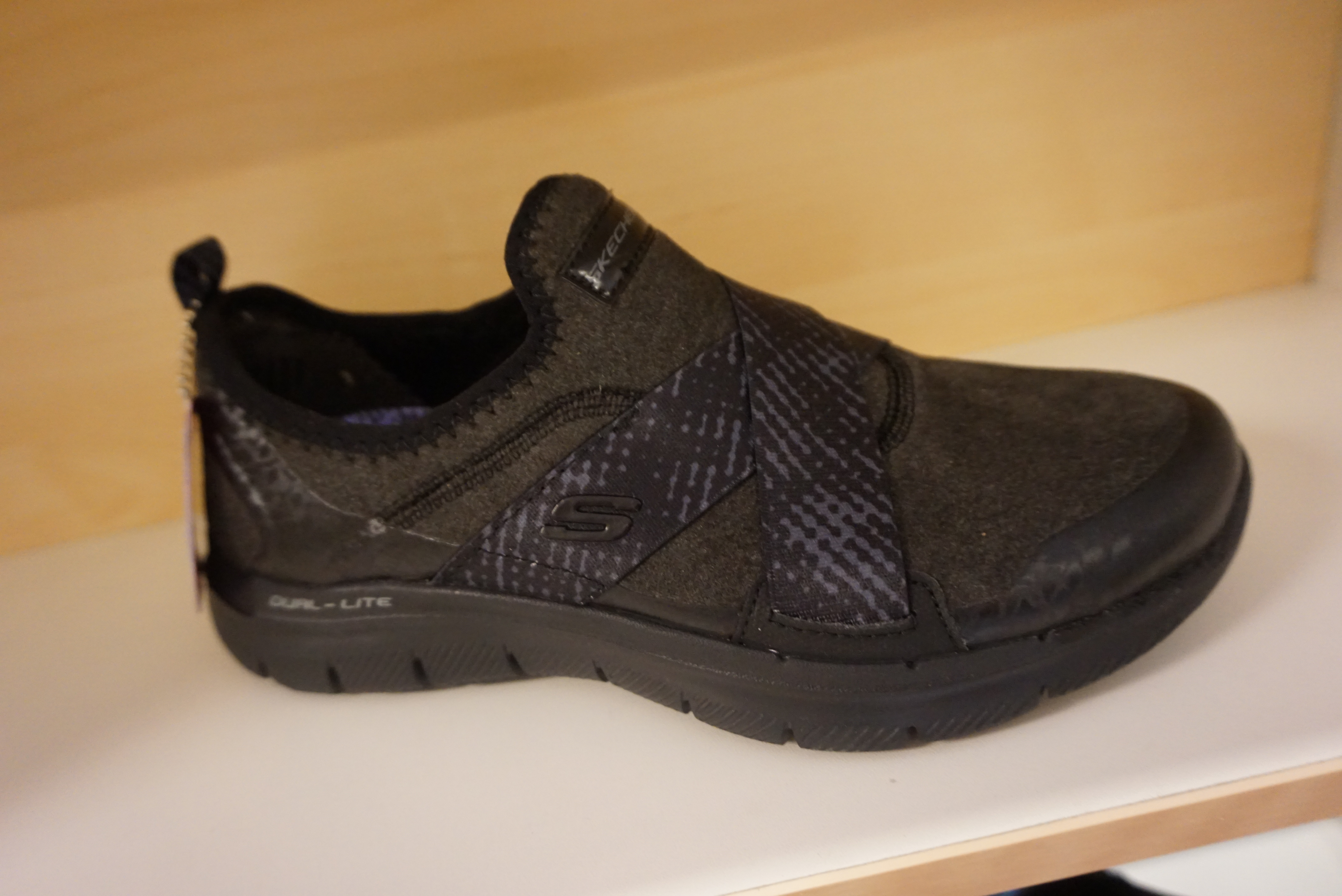 Skechers damsko med Memory Foam innersula. - 2
