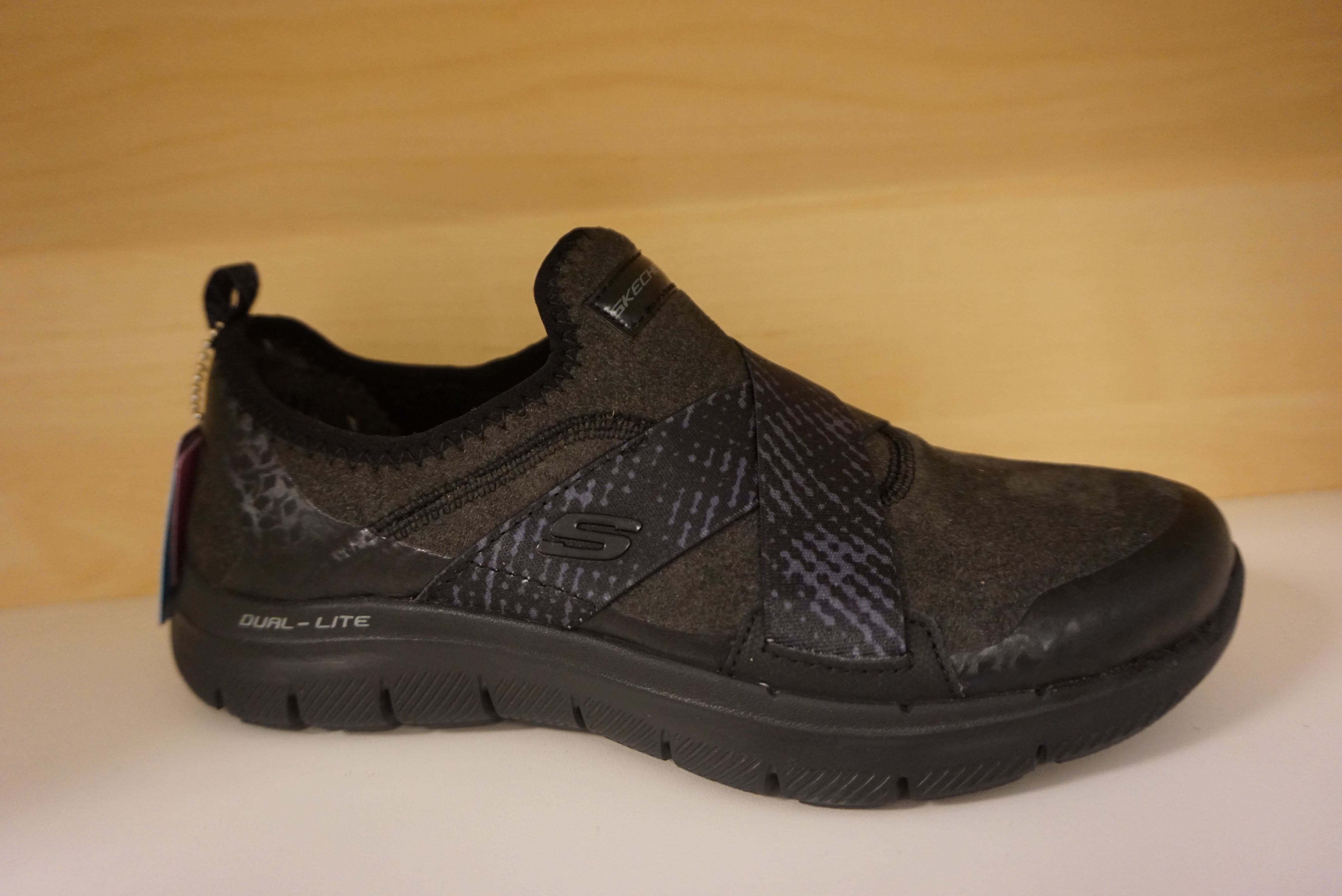 Skechers damsko med Memory Foam innersula.