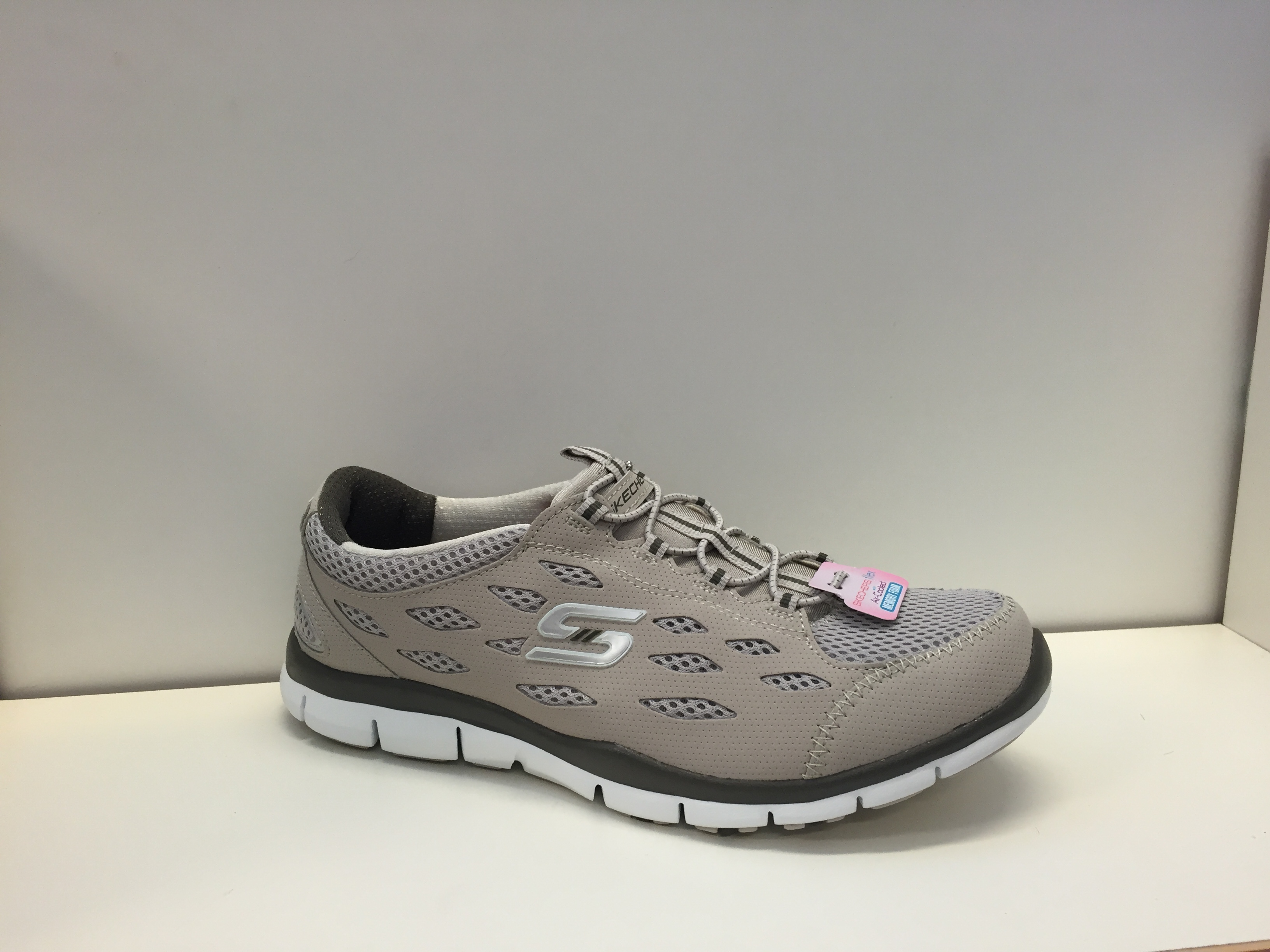 Skechers fritidssko med resår istället för snörning ljusgrå, "Memory foam" innersula. - 3